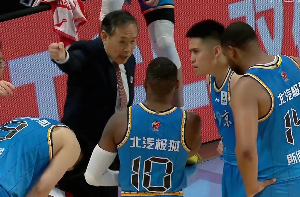 bob半岛体育-上海男篮5分险胜北京,弗格36分杰曼15中3,王哲林24+17完爆周琦